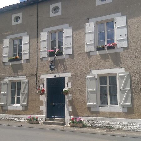 Bed and Breakfast Vingt Grand Rue Champagne-Mouton Zewnętrze zdjęcie