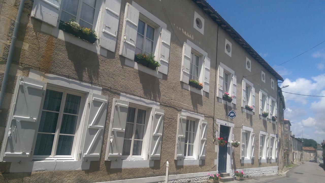 Bed and Breakfast Vingt Grand Rue Champagne-Mouton Zewnętrze zdjęcie