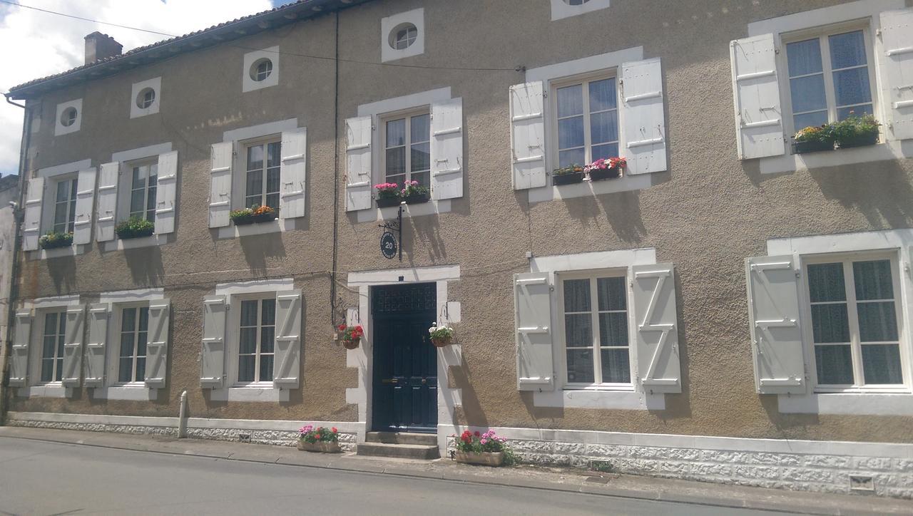 Bed and Breakfast Vingt Grand Rue Champagne-Mouton Zewnętrze zdjęcie